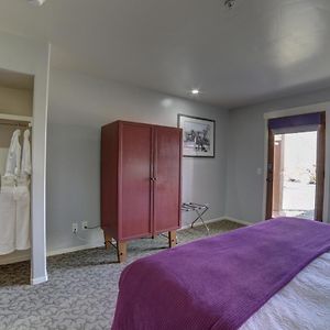 Deluxe Studio